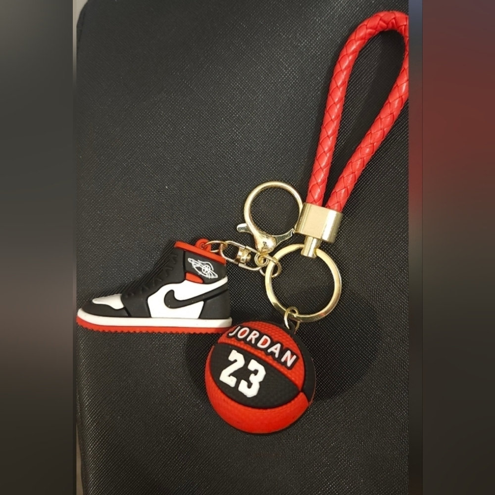 MICHAEL JORDAN 23 Basketball Tribute Keychain with detail . Limited stock